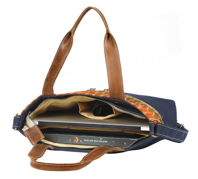 Canvas shoulder bag