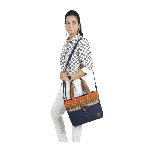 Canvas shoulder bag