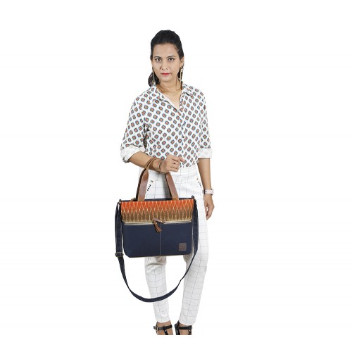 Canvas shoulder bag